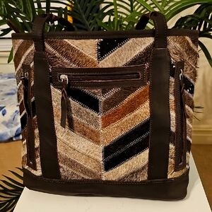 Nwt ANGEL RANCH Chevron Patterned Multi-Pocket Tote( CONCEAL AND CARRY)